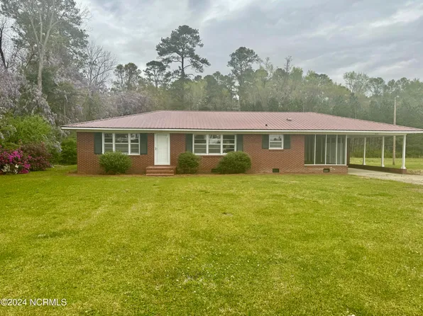 4575 Sam Potts Highway, Hallsboro, NC 28442