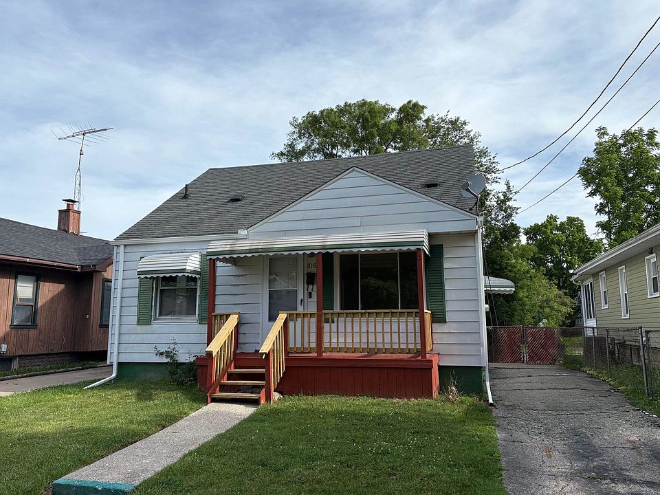 1st image of 1118 Simcoe Ave