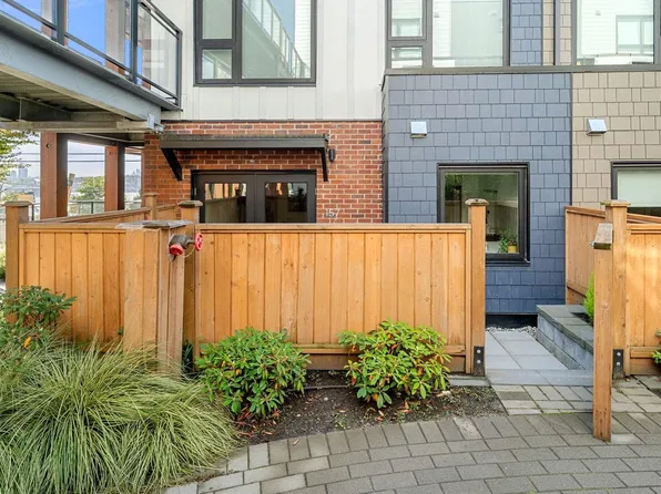 555 E 2nd St #157, North Vancouver, BC V7L 1E1