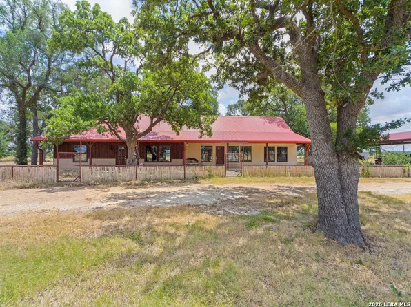 497 LUCKENBACH RD, Fredericksburg, TX 78624