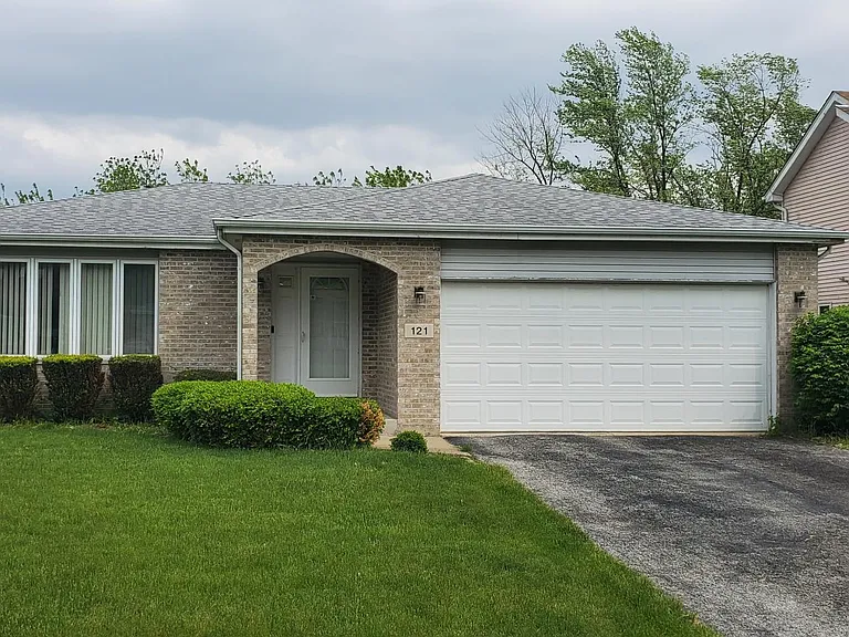 121 Lake Hill Dr — Photo 1