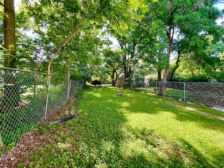 229 Medford St — Photo 36