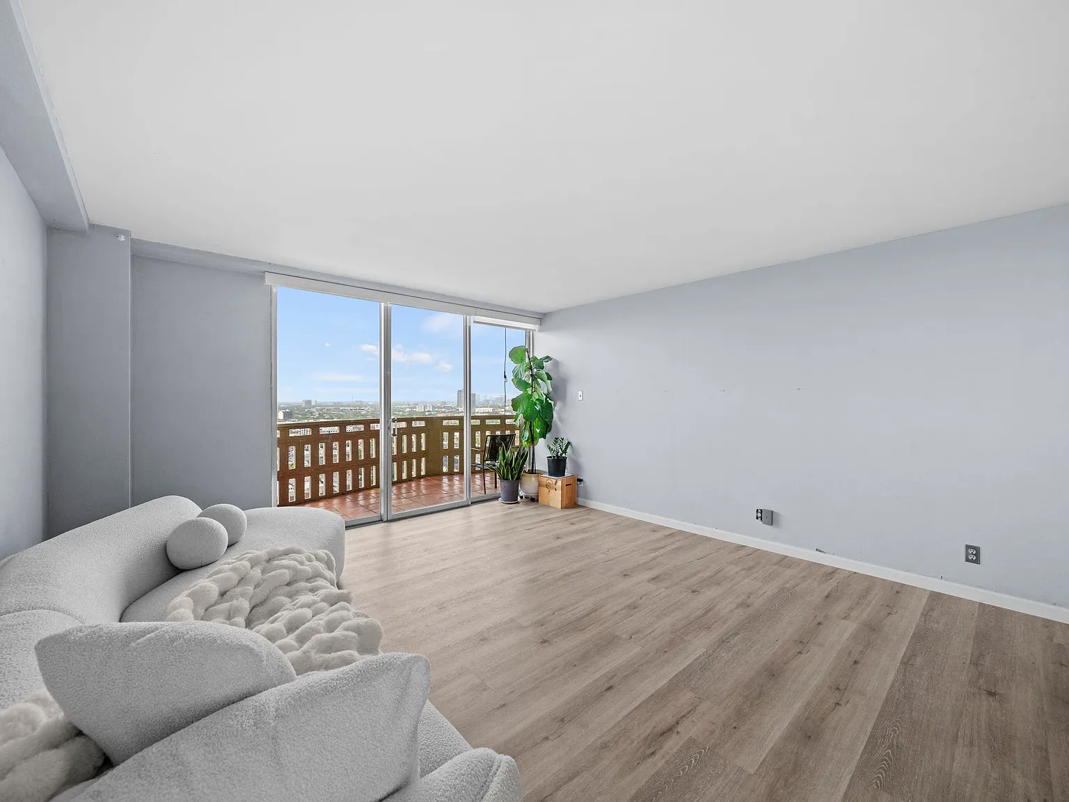 2 bed, 1250 sqft, $2,350 — Photo 3