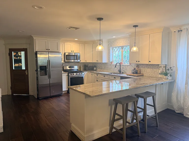 5634 Woodlawn Pl — Photo 2
