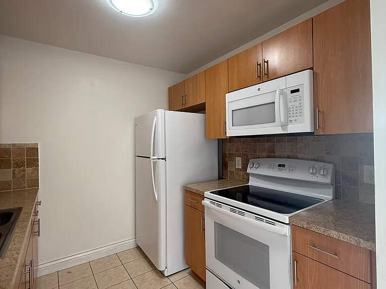 301 SW 135th Ave #203C — Photo 6