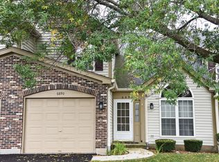 6890 Hampton Cir, Gurnee, IL 60031