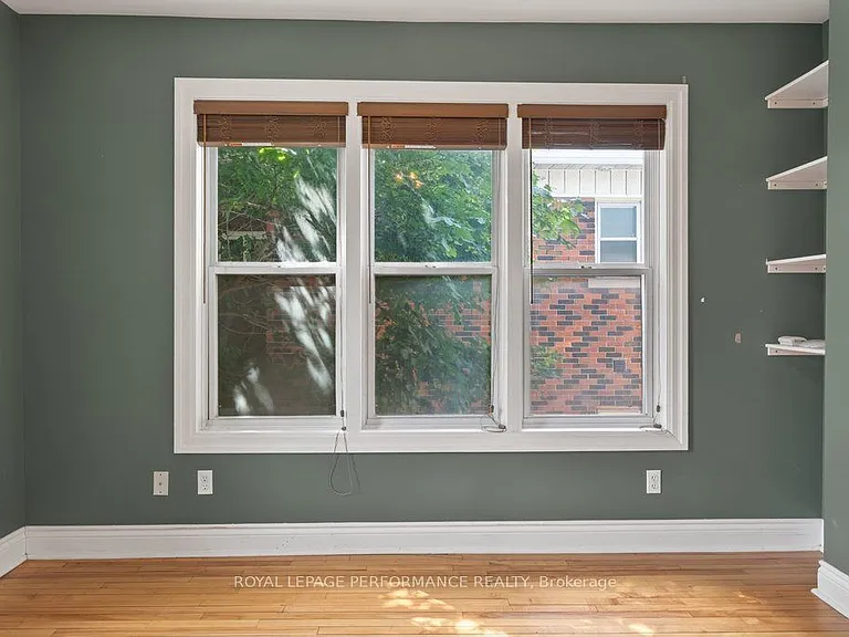 313 Lebreton St S — Photo 20