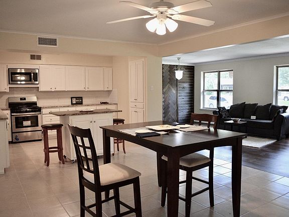 2nd image of 808 Winifred Dr