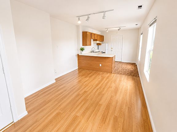 5th image of 507 W Grace St #C3