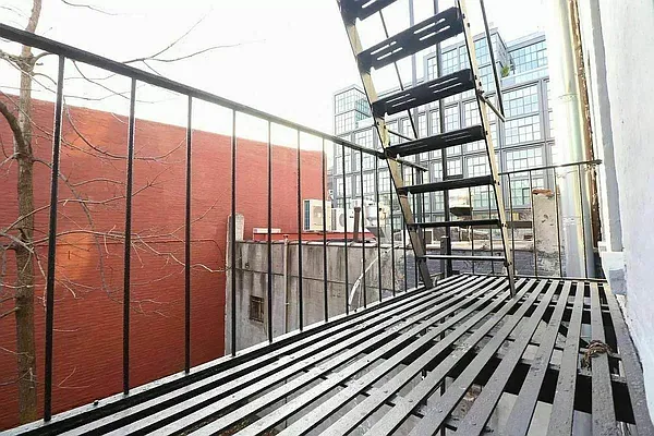 Rented by Artur Gutman, LREB | media 7
