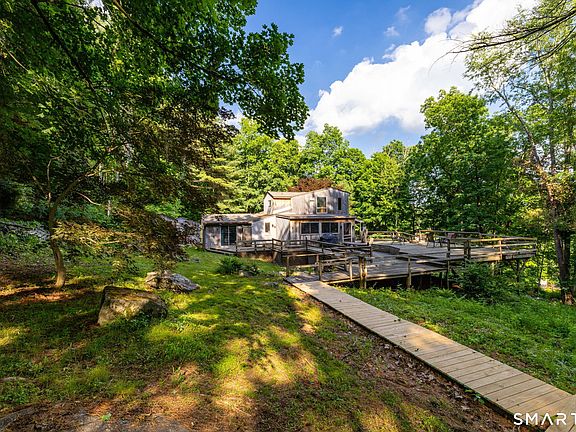 5th image of 1134 Bantam Road