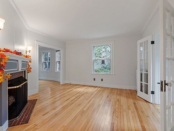 5th image of 92 Lamoille Ave