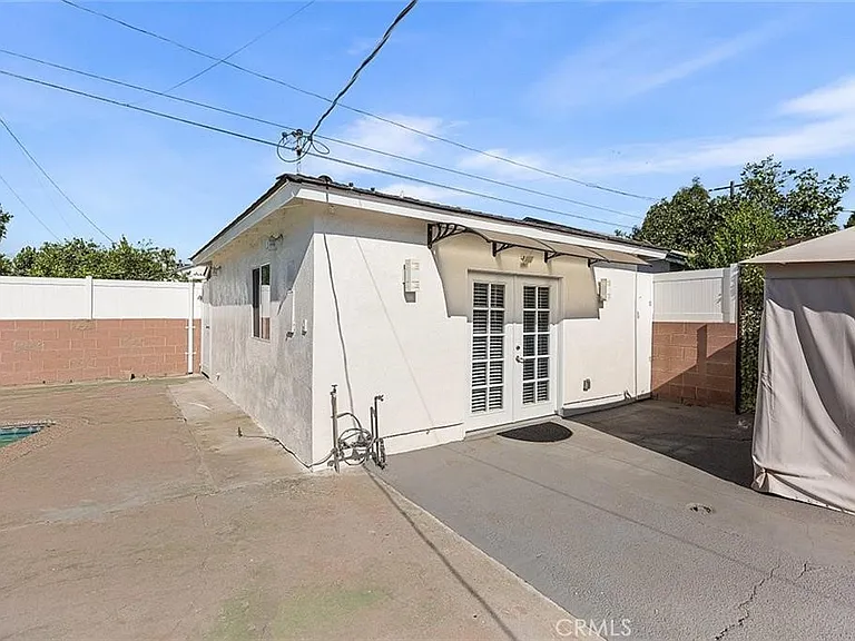 8829 Sylmar Ave — Photo 3