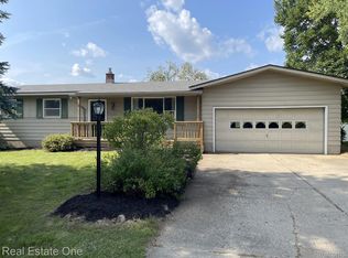 2017 Grange Hall Rd, Fenton, MI 48430