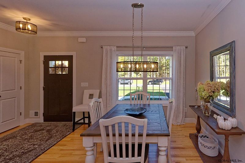 3rd image of 10 MAPLEWOOD Parkway