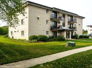 8410 Captons Ln APT 304, Darien, IL 60561