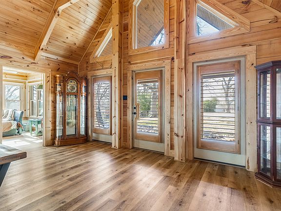 4th image of 424 Inwood Rd