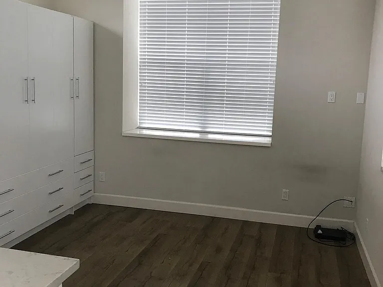 3432 Harding St — Photo 2