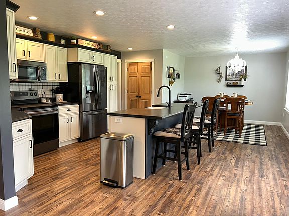 4th image of 1006 Doesprings Dr
