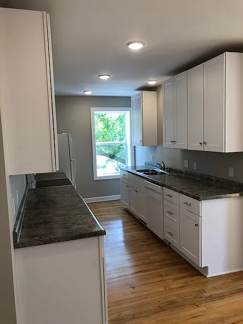 Full equipped kitchen with dishwasher, microwave, stove and oven