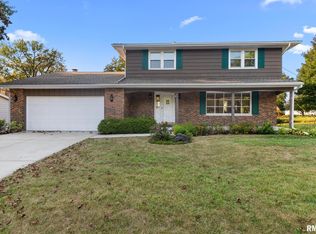 6811 N Bobolink Rd, Peoria, IL 61614