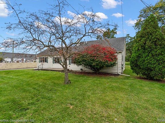 4th image of 5674 Heathdale Ave