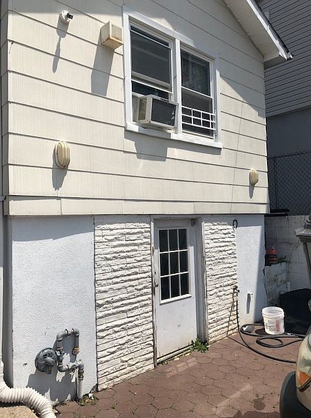 2nd image of 445 Cliff St