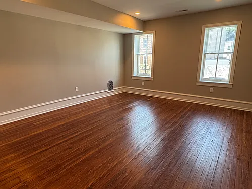 4331 Main St #2 Photo 1