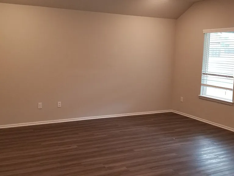 3102 Debbie Ln — Photo 5