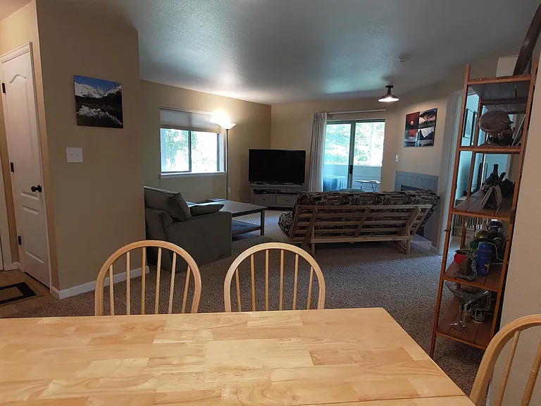 1505 Point Dr — Photo 4