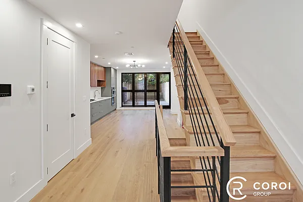 Rented by Coroi Corp | media 22