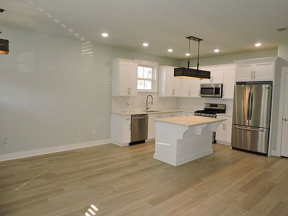 5th image of 1058 W Brainerd St