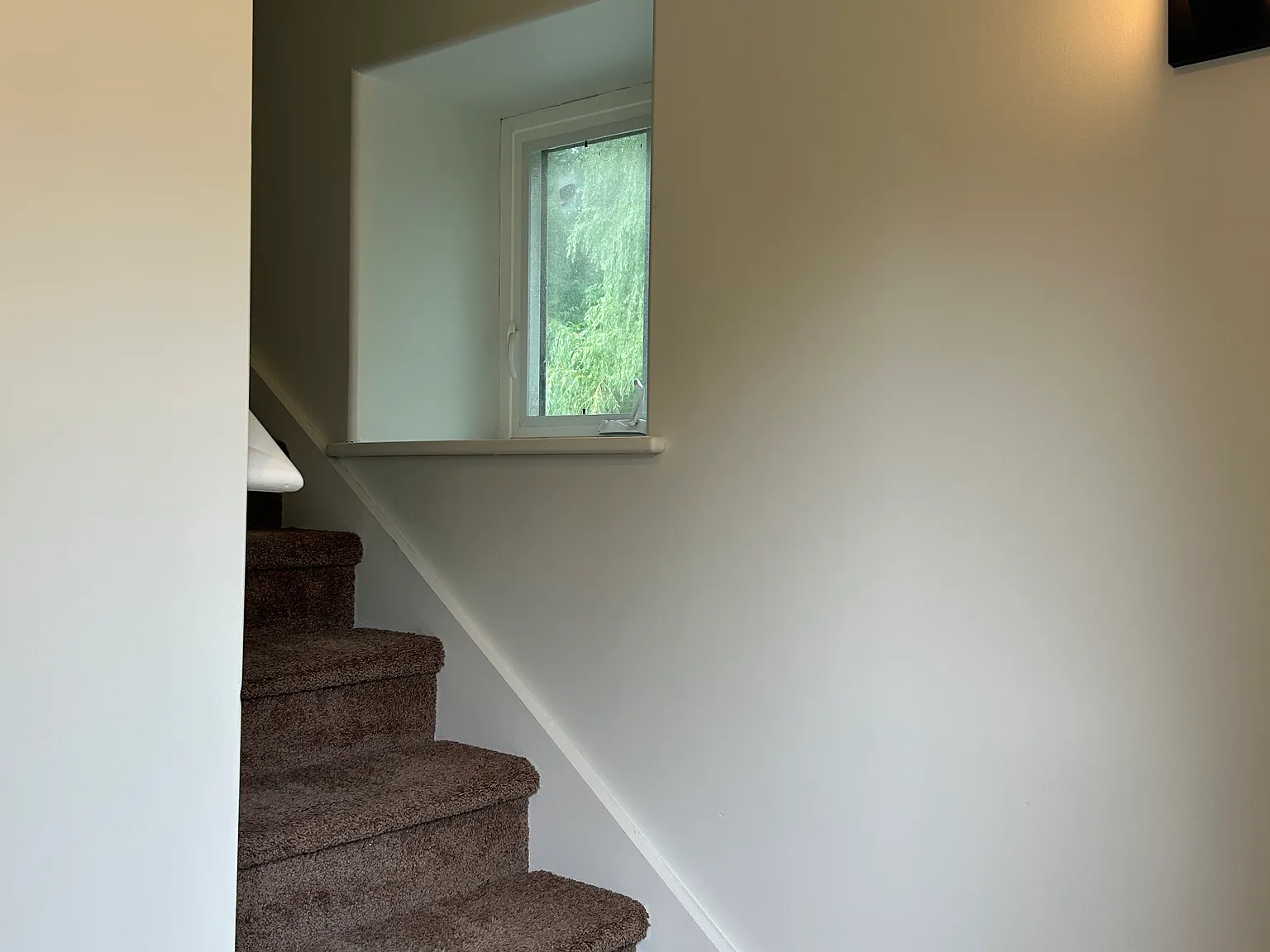 87 Cayuga St — Photo 2