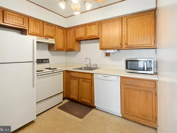 3421 W Chester Pike APT A32, Newtown Square, PA 19073