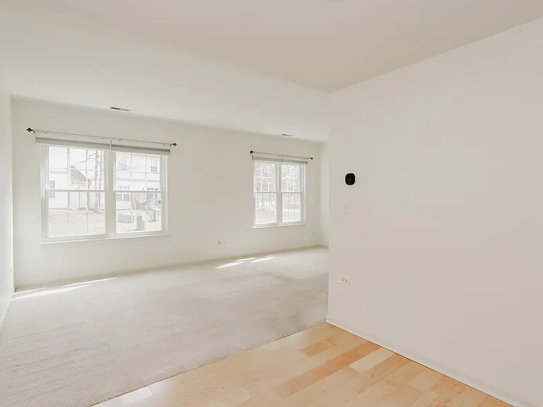 1217 N Village Dr — Photo 15