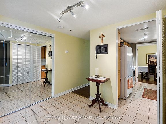 4th image of 295 Gilmour St #104