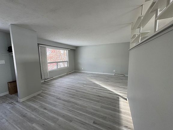 3rd image of 431 N 53rd Ave SW
