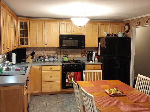 2nd image of 6 College Hills Dr