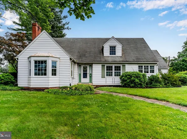 29 Maple Ave, Camp Hill, PA 17011