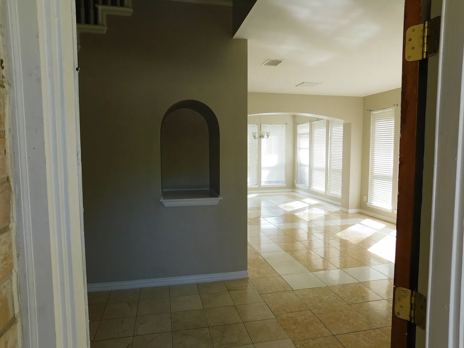 4 bed, 3554 sqft, $3,150 — Photo 3