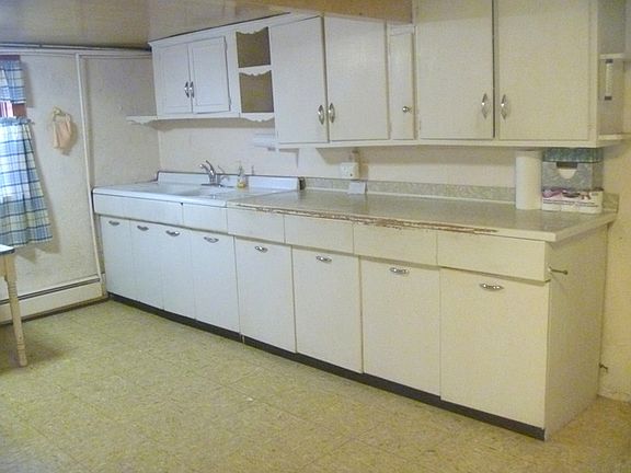 3rd image of 560 Blackstone St
