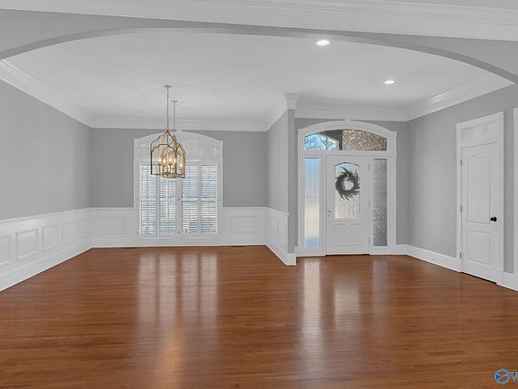 3rd image of 1075 Heritage Dr
