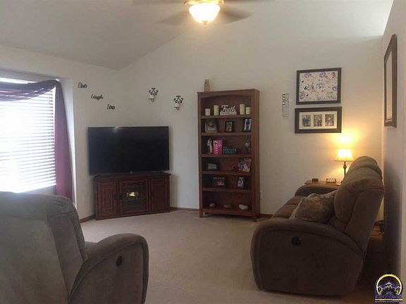 2nd image of 220 Park Dr