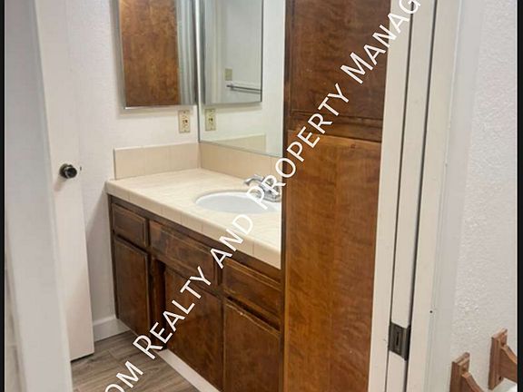 5th image of 5901 Auburn Oaks Dr #D