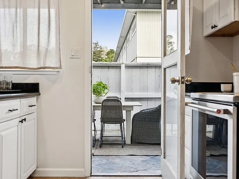 61 Pixley Ave #2 — Photo 17