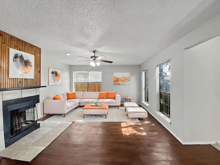 2202 Prairie Creek Trl — Photo 3