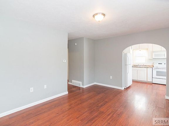 4th image of 945 Cranmer Ave