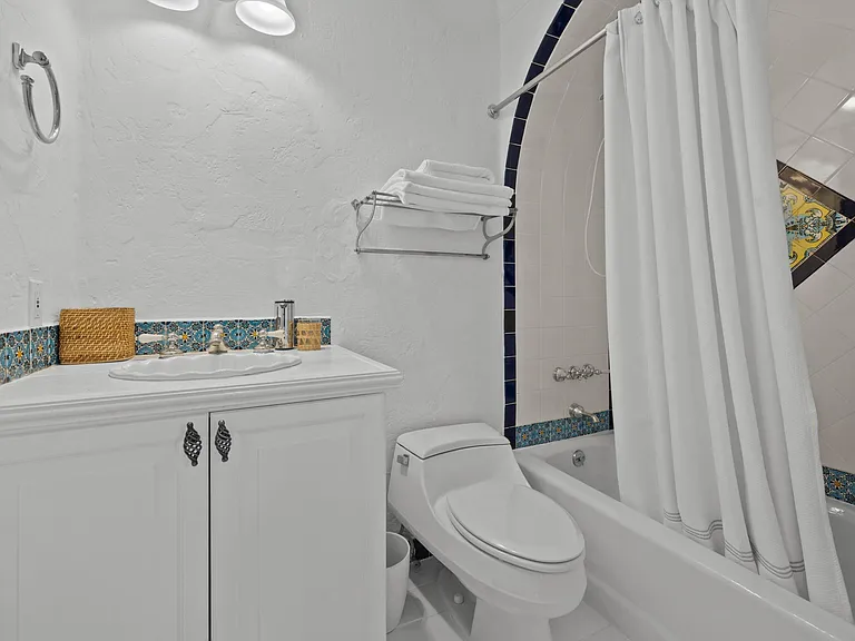 240 N Ocean Blvd — Photo 32