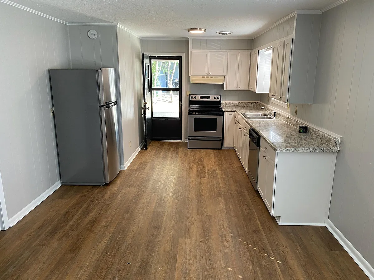 Kitchen - 1207 Horne Rd