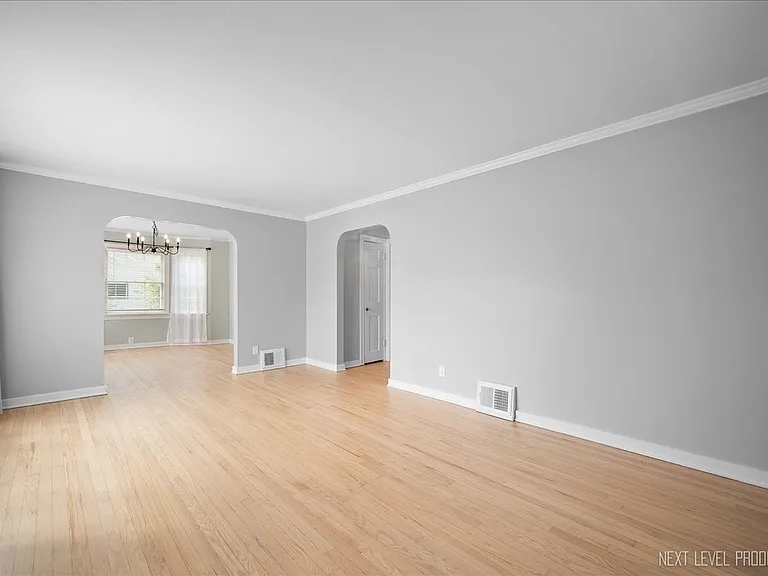 40 S Pine St — Photo 5